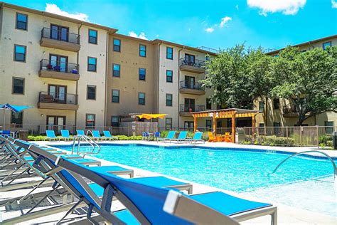 student living apartments san antonio.